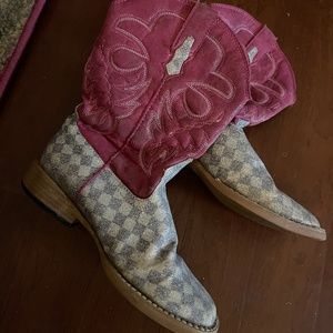 Pink and sparkling cowboy boot size 1